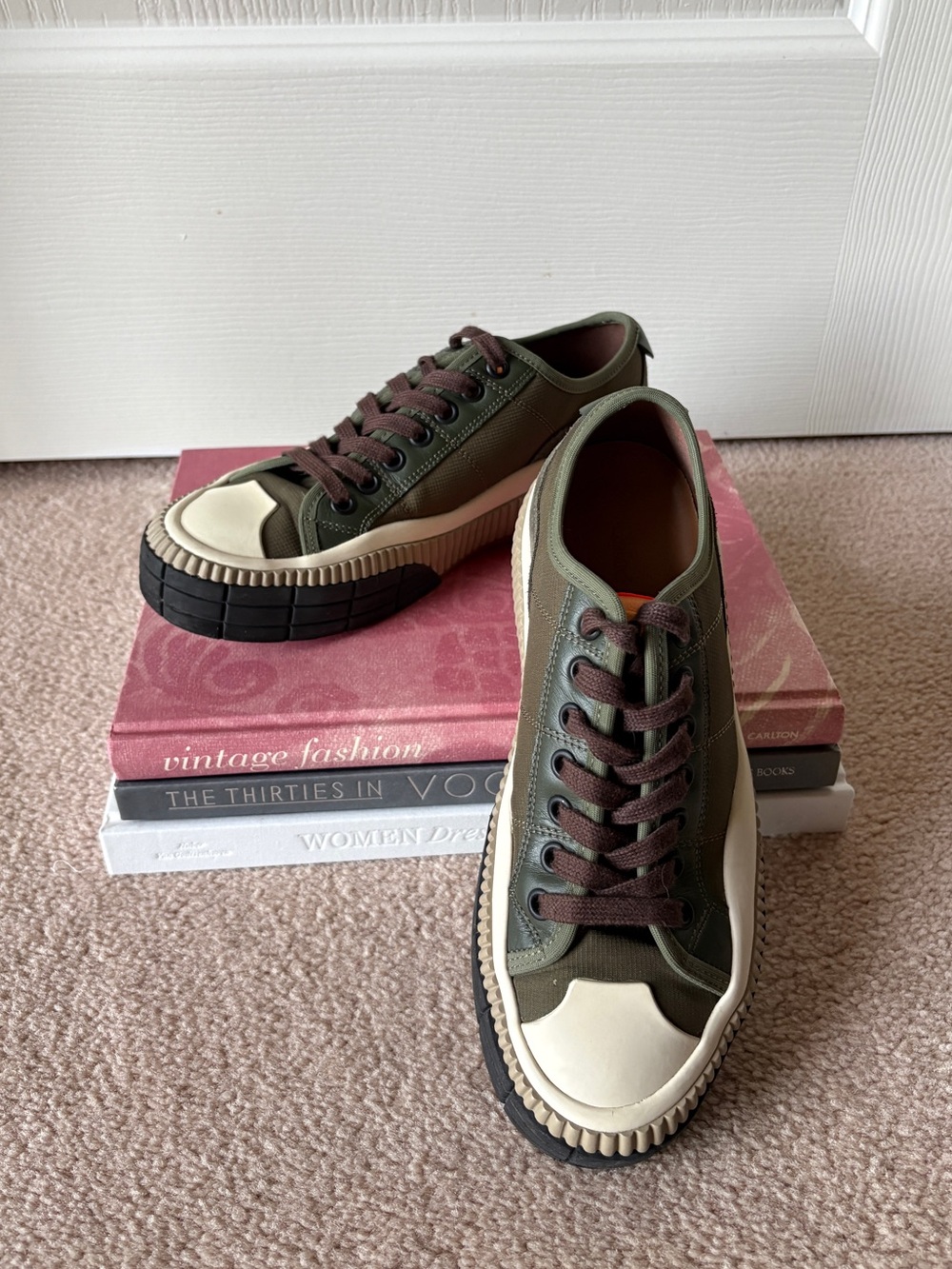 Chloé Clint Leather-Trimmed Low-Top Sneakers